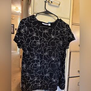 Croft & Barrow Black and White Floral Short Sleeve Top